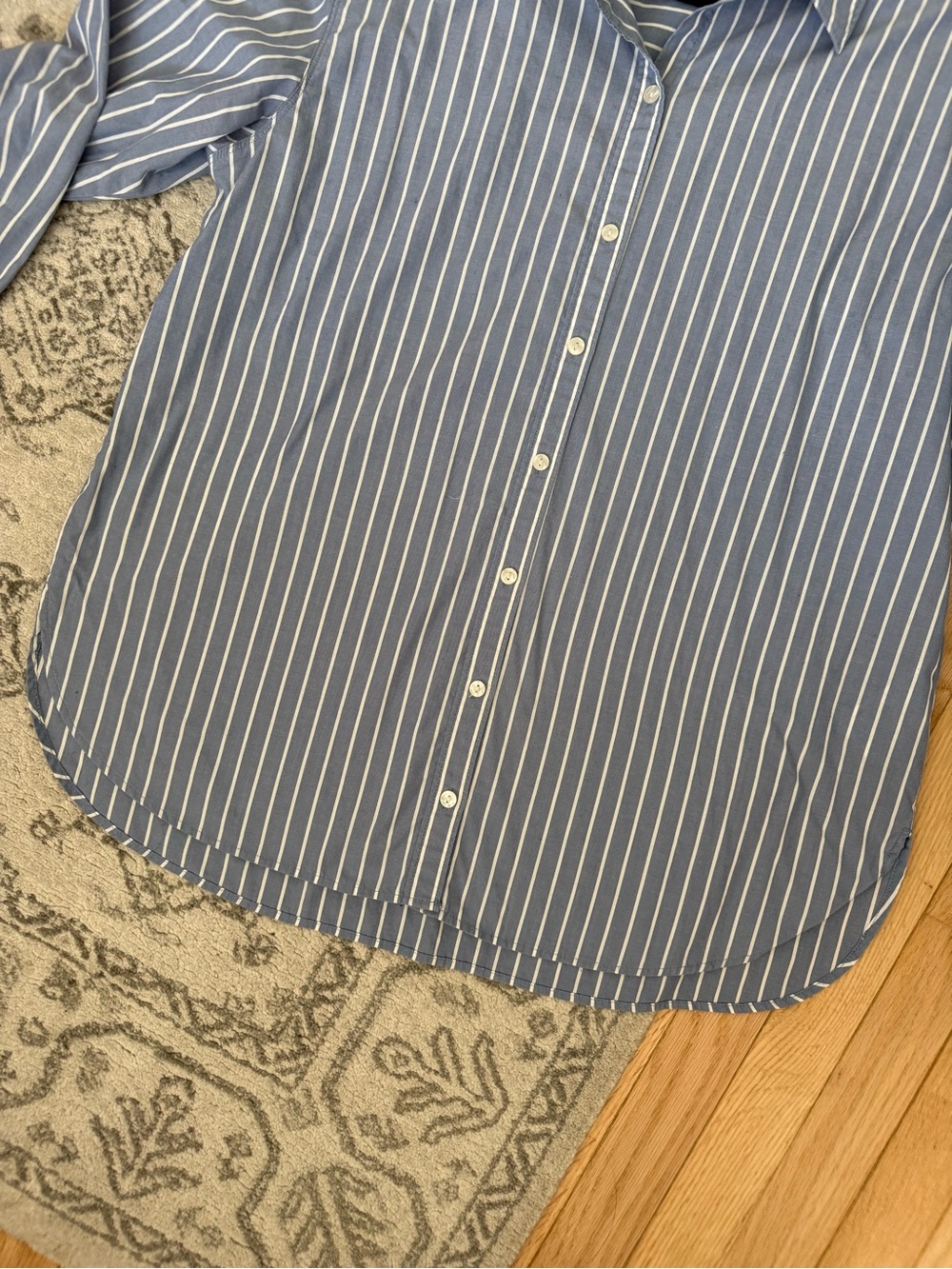 Oversized women’s Abercrombie & fitch button down - Picture 6 of 6